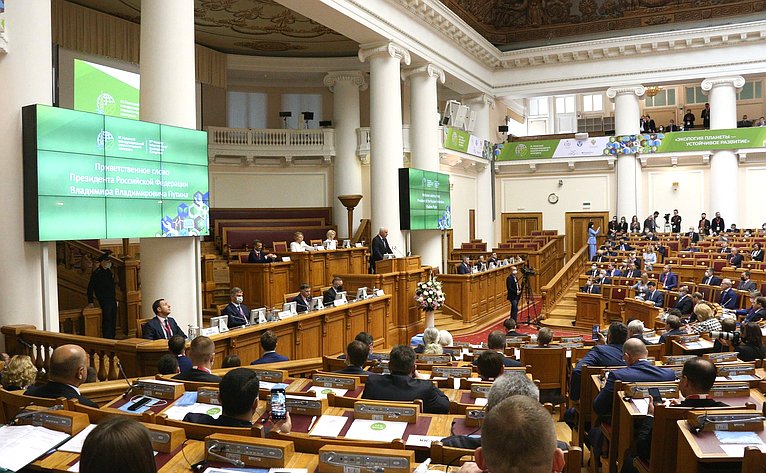 Пленарное заседание IX Невского международного экологического конгресса «Экология планеты — устойчивое развитие»