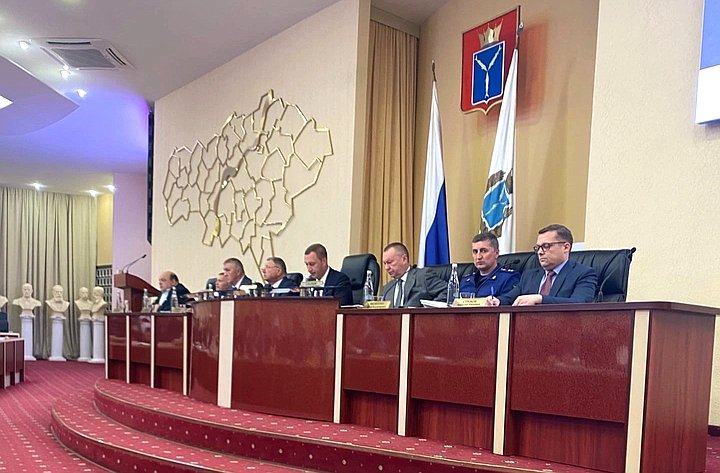 Олег Алексеев в ходе работы в регионе принял участие в заседании правительства Саратовской области