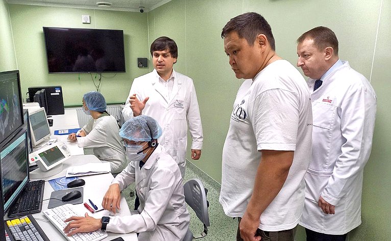 Сенаторы посетили Вологодскую областную клиническую больницу