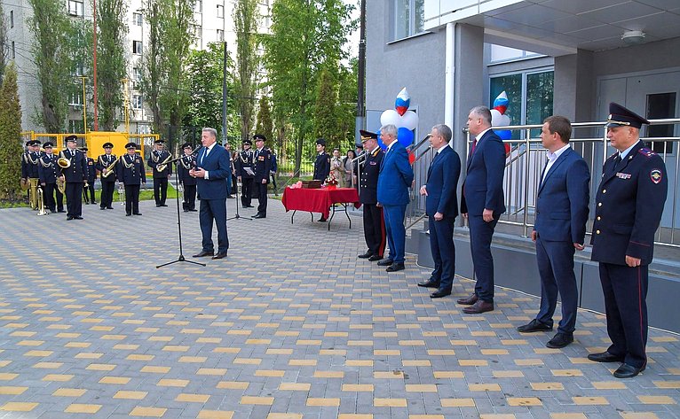 Сергей Лукин принял участие в церемонии открытия дома, построенного для сотрудников МВД