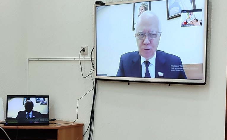 Фарит Мухаметшин в рамках региональной недели провел в режиме видеоконференции личный прием жителей Пестравского района Самарской области