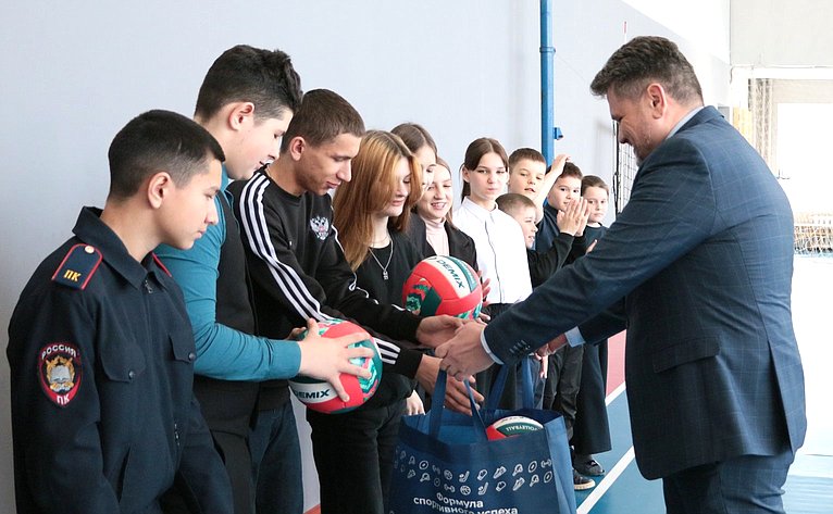 Александр Жуков встретился со спортсменами города Сорска
