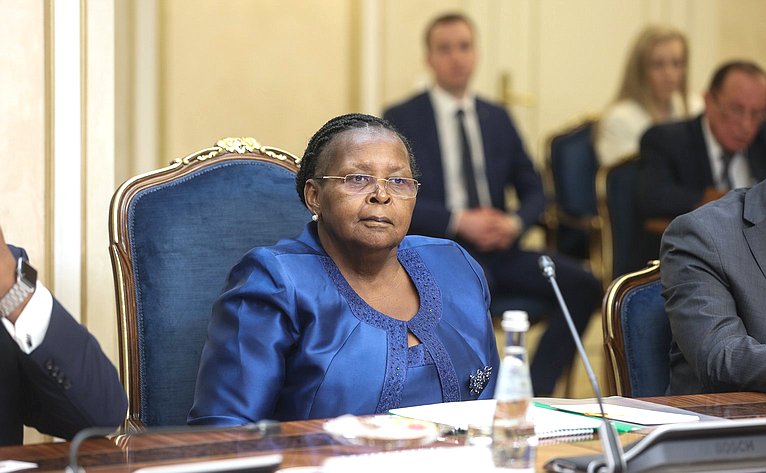Валентина Матвиенко провела встречу с Председателем Ассамблеи Республики Мозамбик Эшперансой Биаш