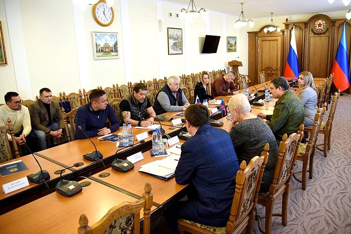 Рабочая встреча Айрата Гибатдинова с главой ЛНР Леонидом Пасечником