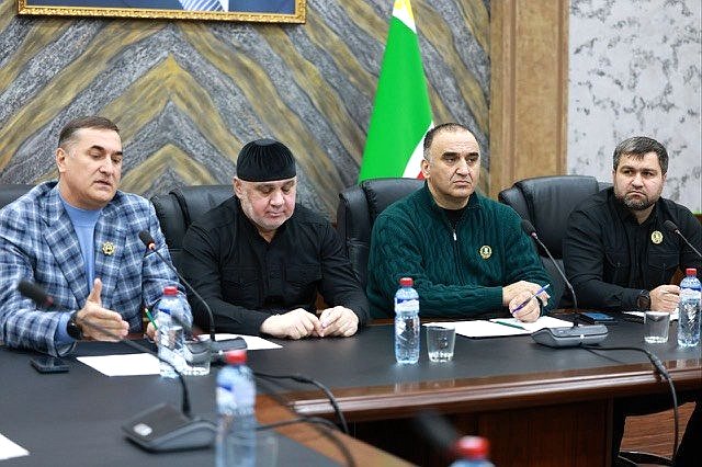 Мохмад Ахмадов в рамках работы в регионе принял участие в расширенном совещании, которое состоялось в администрации Шалинского района
