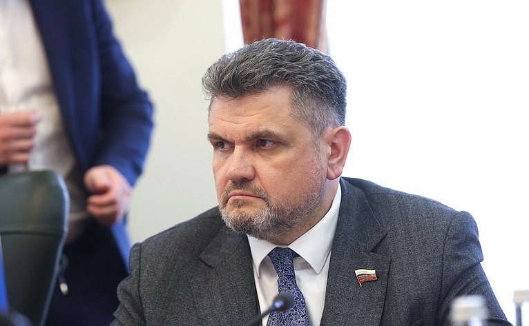 Александр Жуков