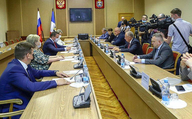 В Великом Новгороде состоялось заседание Комиссии Парламентского Собрания Беларуси и России по экономической политике