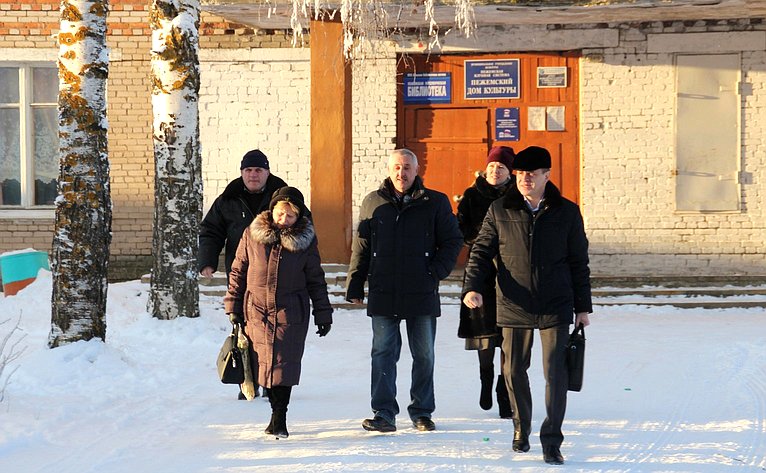 Виктор Новожилов посетил ряд муниципальных образований и провел встречи с активами поселений с. Пежма и п. Хозьмино