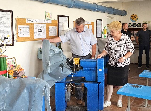 Ольга Бас посетила Рыбянцевскую школу Новопсковского муниципального округа ЛНР