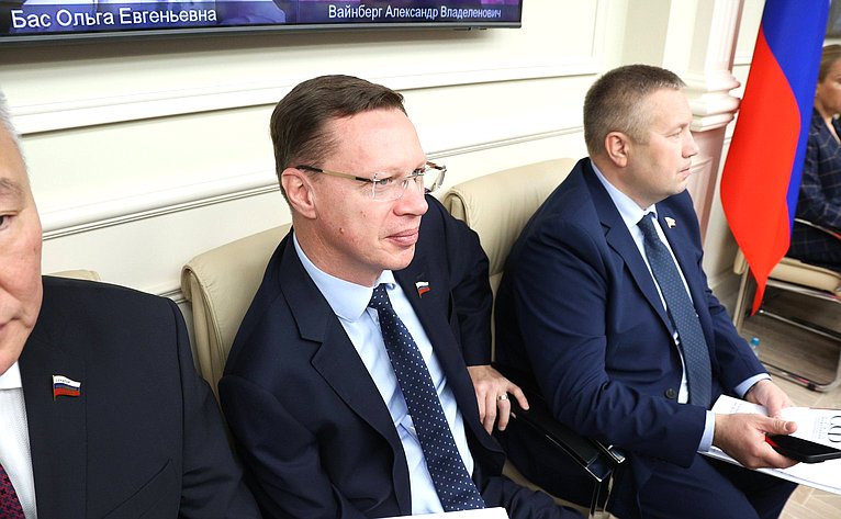 Совместное заседание Комитета СФ по конституционному законодательству и государственному строительству, Комитета СФ по обороне и безопасности и Комитета СФ по федеративному устройству, региональной политике, МСУ и делам Севера