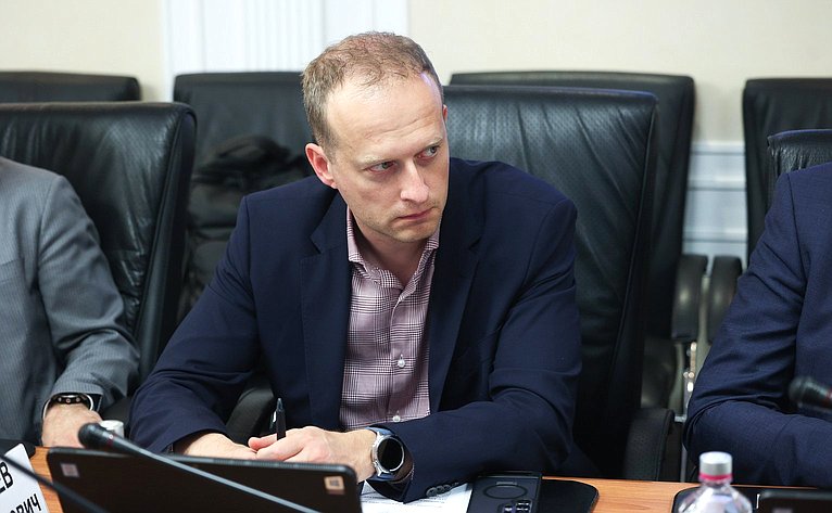 Рабочее совещание Совета по вопросам развития Сибири при Председателе Совета Федерации на тему «Действующие механизмы социального инвестирования в России: проблемы и пути их решения»