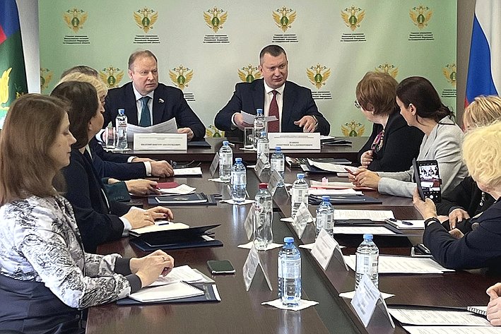 Виктор Шептий провел «круглый стол» на тему: «Актуальные вопросы обеспечения граждан Свердловской области нотариальными услугами»
