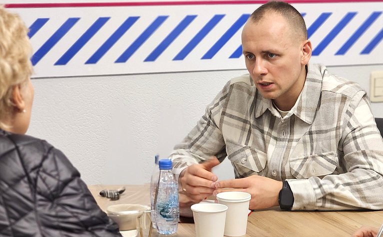 Татьяна Сахарова провела рабочую встречу с председателем совета областного отделения «Движение Первых» Никитой Тихомировым