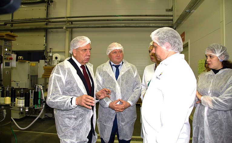 Сенаторы посетили несколько предприятий, где выпускают варенье и концентраты из ягод