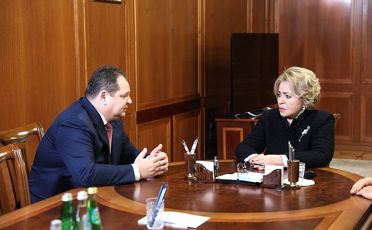 Валентина Матвиенко провела встречу с губернатором Еврейской автономной области Ростиславом Гольдштейном