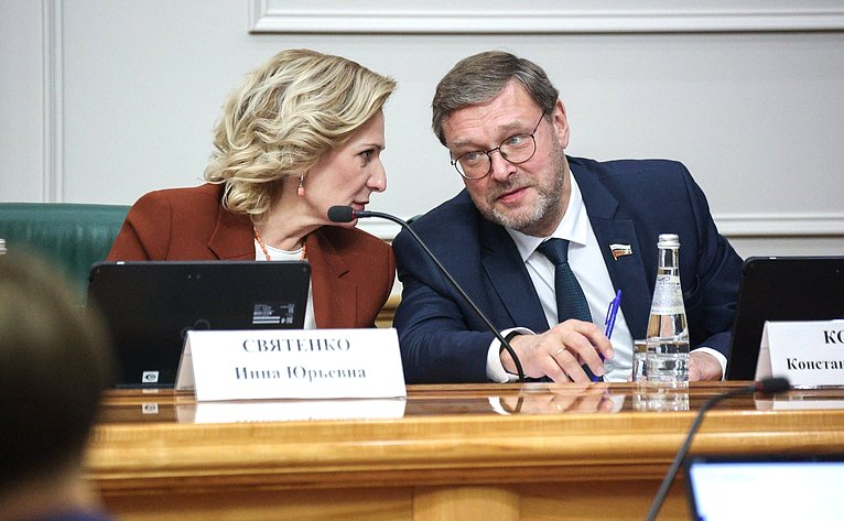 Встреча сенаторов Российской Федерации с Министром юстиции РФ Константином Чуйченко в формате «Открытого диалога»
