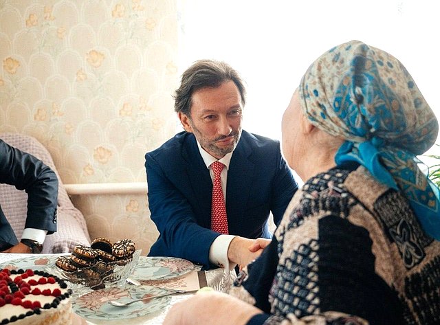 Максим Кавджарадзе помог восстановить дом блокадницы из Задонского района Липецкой области
