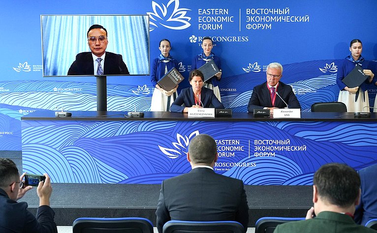 Сессия «Роль Сибири в развороте на Восток – как использовать дальневосточный опыт?». Сенаторы принимают участие в VIII Восточном экономическом форуме