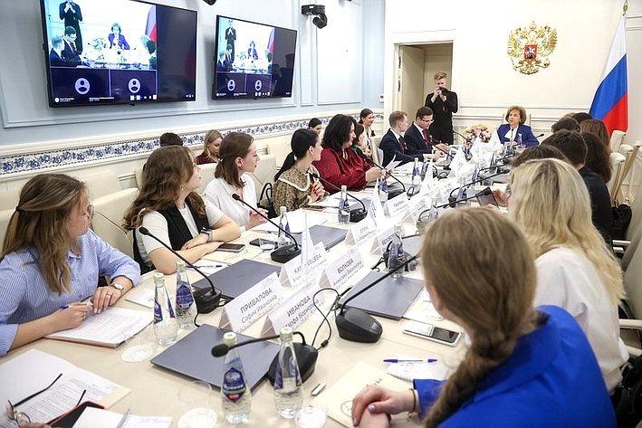 Людмила Скаковская провела встречу по вопросам совершенствования законодательства в сфере исторического и культурного просвещения молодежи Российской Федерации