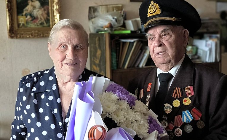 Михаил Белоусов поздравил семью тамбовчан с 70-летним юбилеем совместной жизни