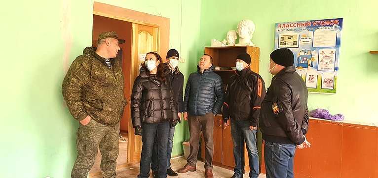 Ирина Петина и Игорь Греков провели встречу с жителями военного городка п. Желтухинский, дома которых наиболее пострадали от взрывов
