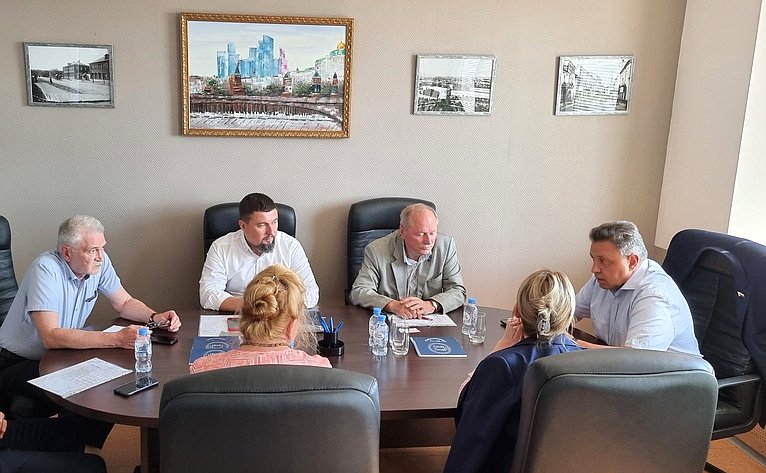 Вячеслав Тимченко принял участие в рабочей встрече с представителями предприятий и организаций строительной отрасли