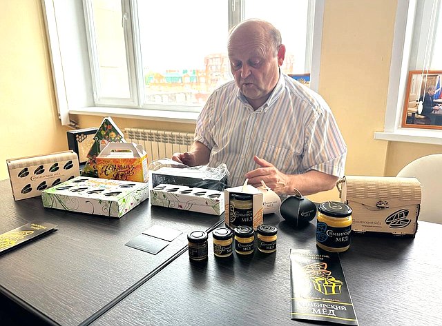 Айрат Гибатдинов провел встречу с Сергеем Марьиным — основателем компании, производящей мед