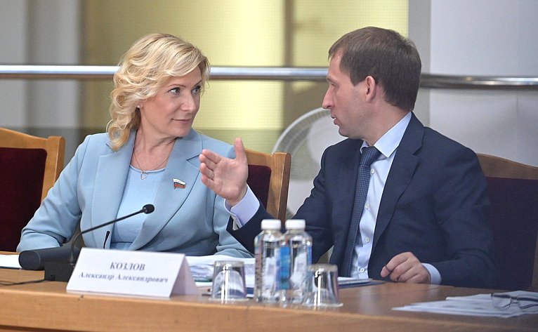 Председатель Комитета СФ по социальной политике Инна Святенко приняла участие в совещании Правительства РФ