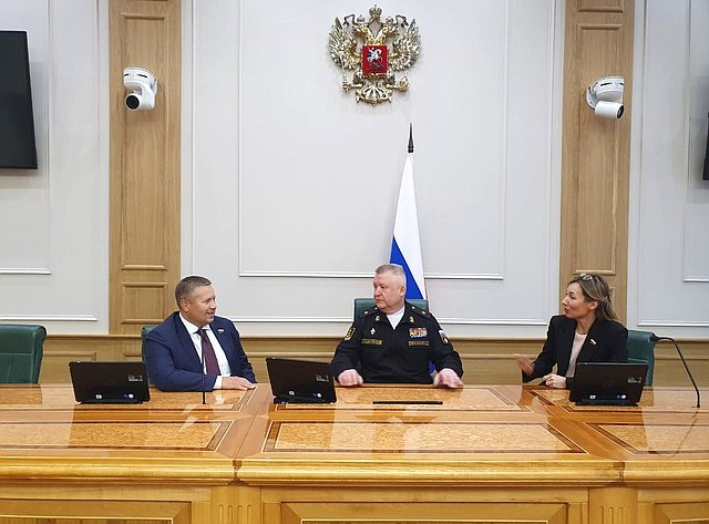 Денис Гусев провёл рабочую встречу с заместителем командующего Северным флотом по вооружению, контр-адмиралом Юрием Трипольским