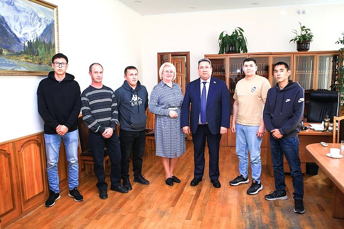 Владимир Полетаев в ходе рабочей поездки в регион посетил семьи погибших участников специальной военной операции и встретился с бывшими участниками СВО