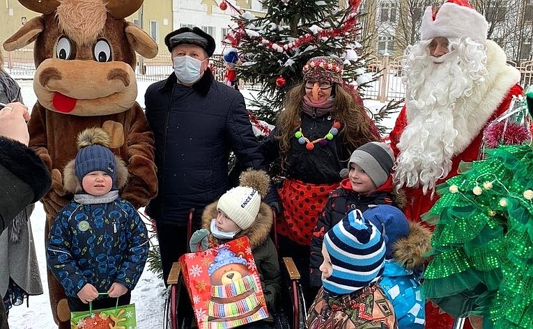 Сергей Березкин в преддверии Нового года встретился с детьми – пациентами отделения Областной детской клинической больницы в Ярославле