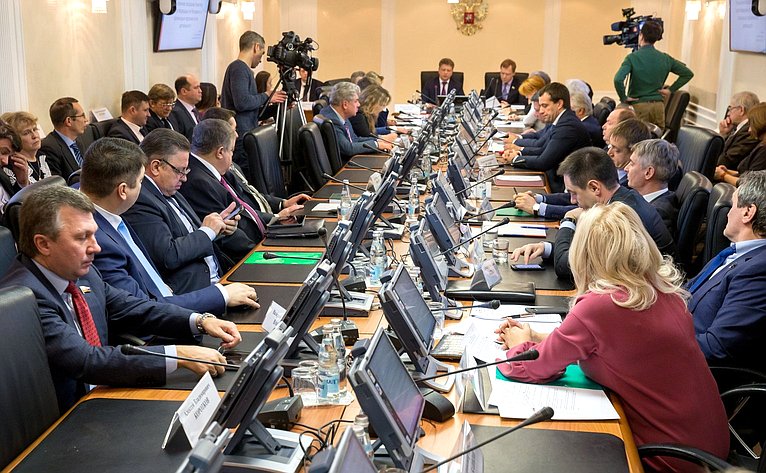 Расширенное заседание Комитета СФ по Регламенту и организации парламентской деятельности, посвященное подготовке к ЧМ-2018