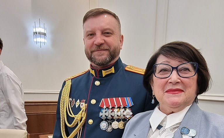 Школьники 10-го класса одной из московских школ встретились в Совете Федерации с сенаторами Российской Федерации