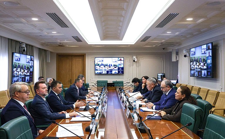 Круглый стол на тему «Проблемы эксплуатации жилищного фонда и объектов социальной инфраструктуры на вечномерзлых грунтах»
