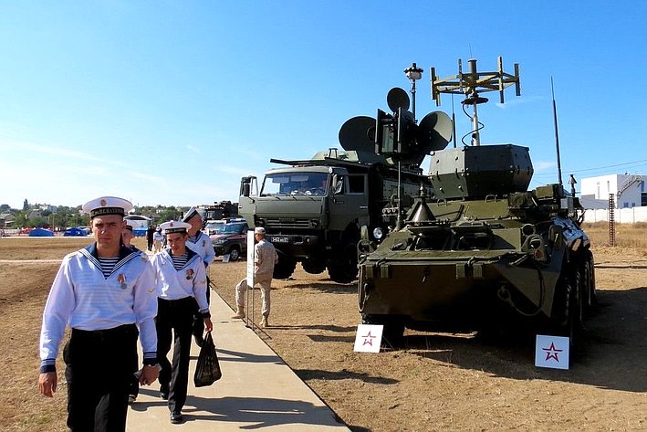 Екатерина Алтабаева в Севастополе посетила военно-технический форум «Армия-2020»
