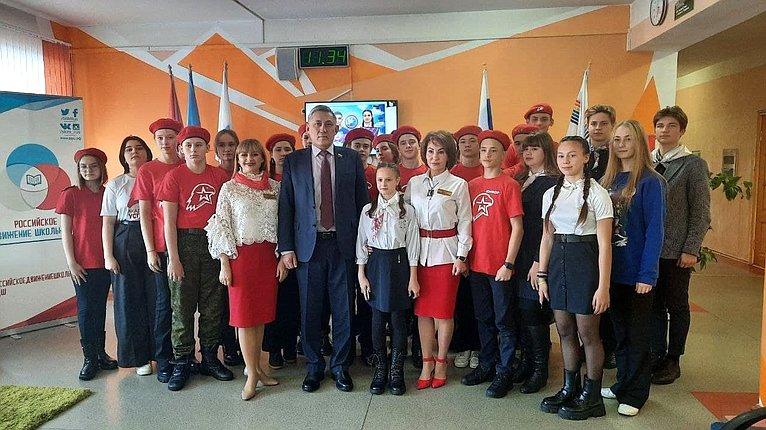 Юрий Валяев провел Урок патриотизма с юнармейцами и волонтерами