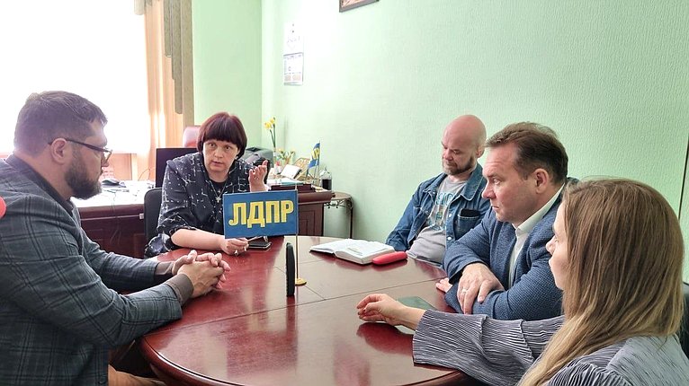 Елена Афанасьева встретила гуманитарный груз ЛДПР для пострадавших от паводка оренбуржцев