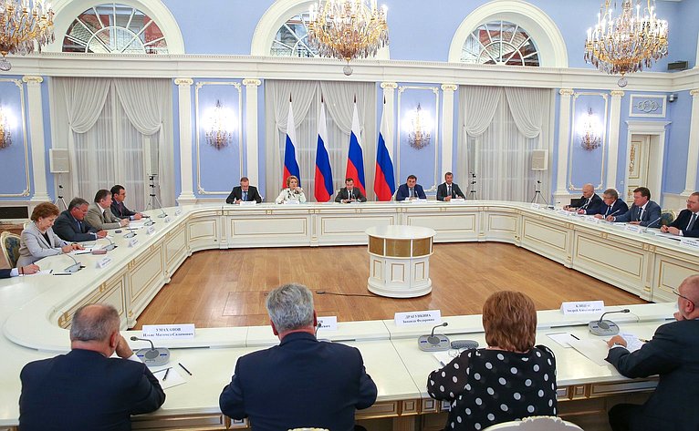 Встреча членов Совета палаты СФ с Председателем Правительства РФ