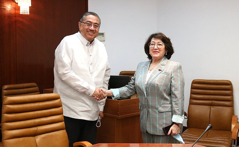 Встреча Людмилы Талабаевой с Чрезвычайным и Полномочным Послом Республики Филиппины в РФ Карлосом Д. Сорретой