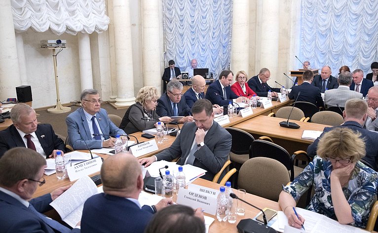 Парламентские слушания «О разработке долгосрочной стратегии развития агропромышленного комплекса Российской Федерации»