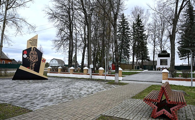 Анатолий Артамонов совершил рабочую поездку в Хвастовичский район Калужской области