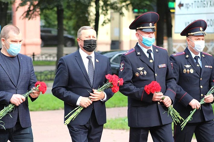Сергей Березкин в День солидарности в борьбе с терроризмом принял участие в мемориальном мероприятиях, прошедших в регионе