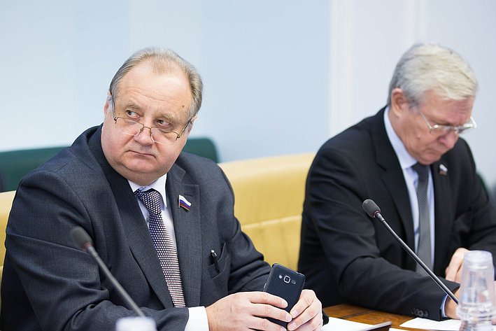 В. Кондрашин Заседание Комитета Совета Федерации по науке, образованию и культуре