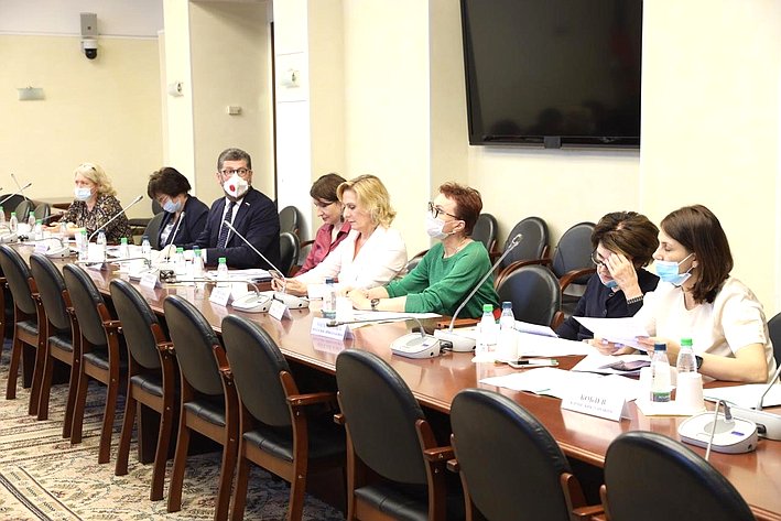 И. Святенко и Т. Кусайко приняли участие в заседании рабочей группы Комитета ГД по охране здоровья по законодательному сопровождению и мониторингу реализации национального проекта «Здравоохранение»
