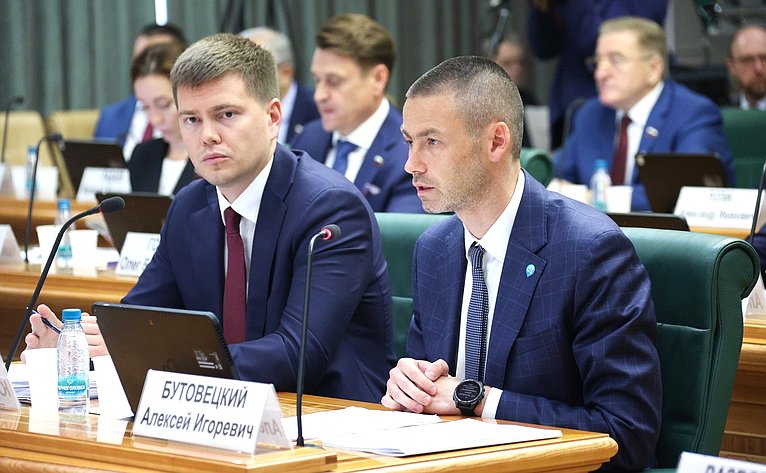 Парламентские слушания на тему «Вопросы управления комплексами индивидуальных жилых домов»