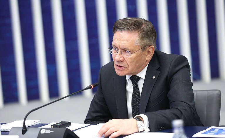 Алексей Лихачев