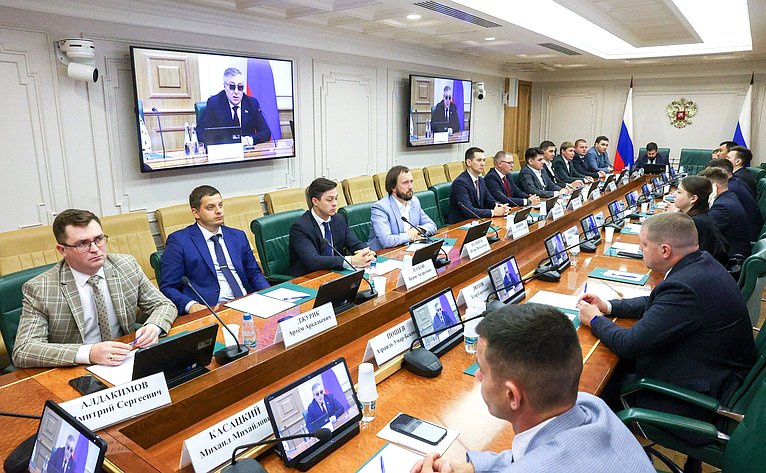 Заседание Палаты молодых законодателей при Совете Федерации