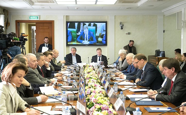 «Круглый стол» на тему «Российско-американские отношения при новой администрации США»