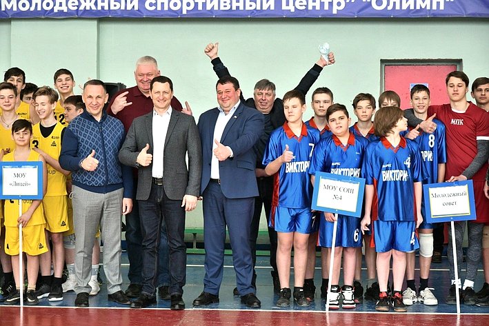 Олег Алексеев поприветствовал участников турнира по волейболу среди молодёжных команд на призы Молодежного парламента при Саратовской областной Думе
