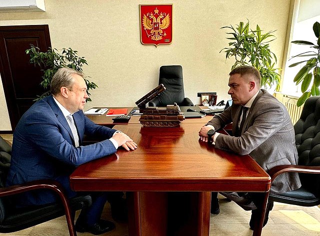 Айрат Гибатдинов в рамках работы в регионе провел встречу с генеральным директором завода Сергеем Чуриным